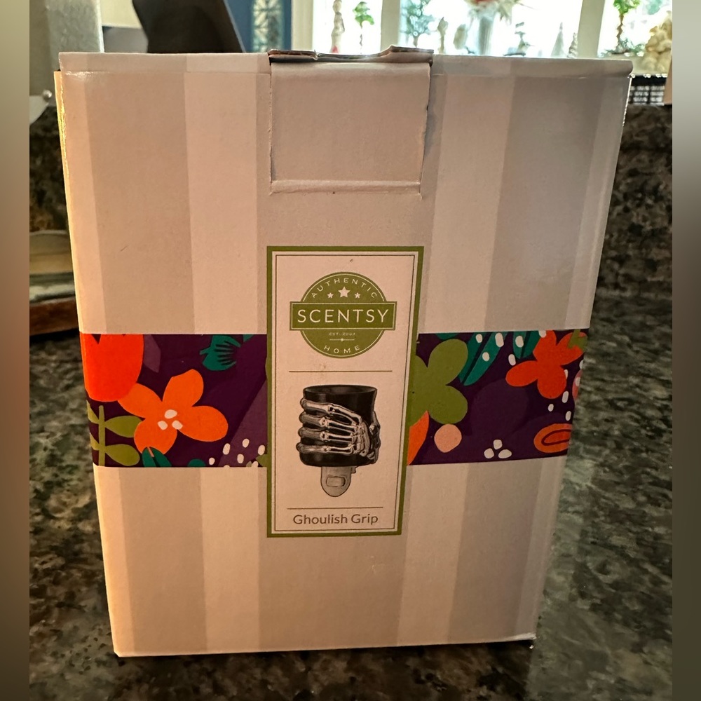Scentsy Goulish Grip wall unit warmer